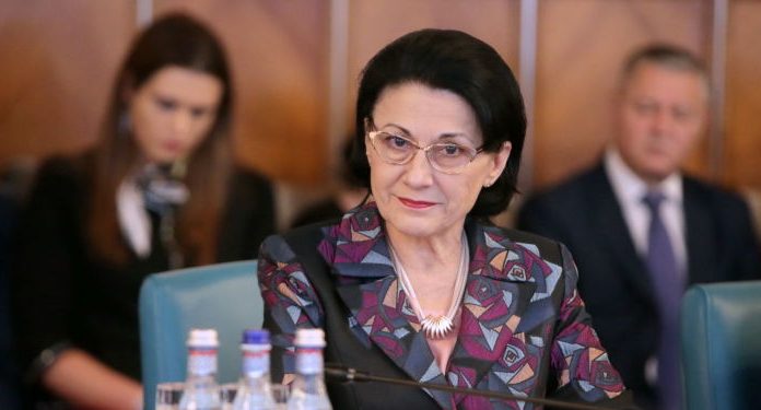 Aviz elevilor – Ministrul Andronescu s-a răzgândit: probele vocaționale de admitere la liceu se susțin de astăzi