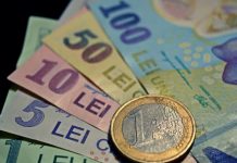 Reținuți după ce au furat bani dintr-un salon de coafură