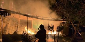 Incendiu puternic la o casă din Plopșoru