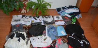 Control în târgul auto! Haine și produse cosmetice contrafăcute, confiscate de polițiști