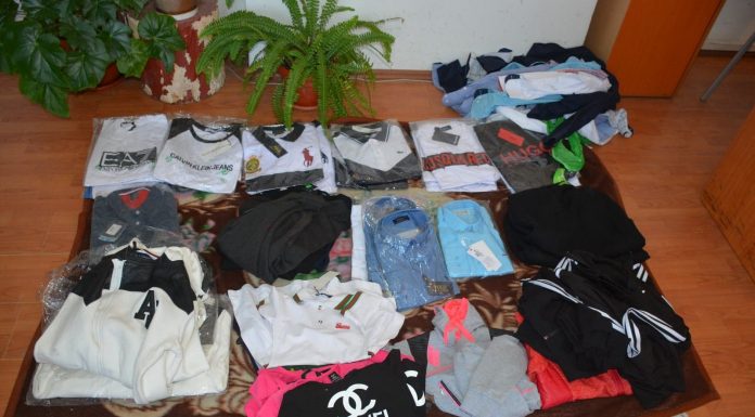 Control în târgul auto! Haine și produse cosmetice contrafăcute, confiscate de polițiști