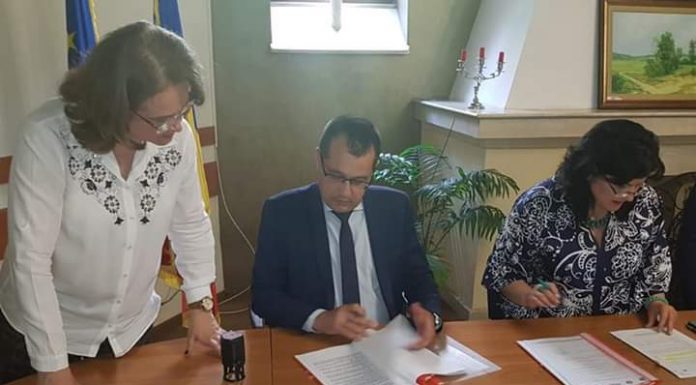 Foto: Contract de 3 milioane de euro, semnat de primarul de Motru la sediul ADR SV Oltenia