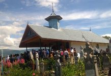 Sfântă Liturghie Arhierească la resfinţirea Bisericii cu Hramul «Sfinţii Arhangheli Mihail şi Gavriil», din Parohia Blahniţa de Sus, Protopopiatul Târgu-Cărbuneşti, Gorj