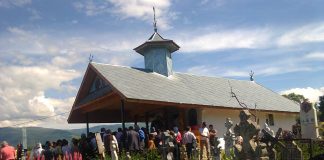 Sfântă Liturghie Arhierească la resfinţirea Bisericii cu Hramul «Sfinţii Arhangheli Mihail şi Gavriil», din Parohia Blahniţa de Sus, Protopopiatul Târgu-Cărbuneşti, Gorj