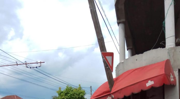 FOTO: Accident la Tg-Jiu! Pieton lovit de o mașină, pe trotuar