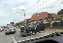FOTO: O maşină condusă de un şofer beat s-a răsturnat, la Drăgoieni