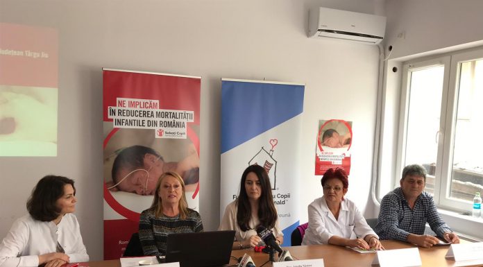 Galerie foto: Amalia Năstase, la Târgu Jiu! Donație pentru Secția de Neonatologie!