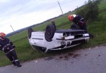 Mașină răsturnată pe plafon, la Cojani