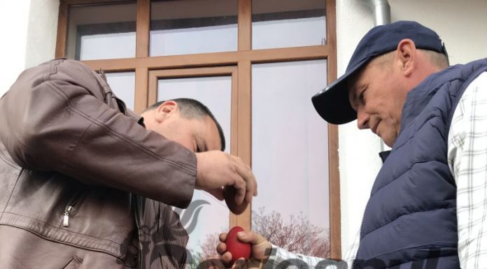 Concurs de spart ouă roșii la Baia de Fier. Doar de gâscă!