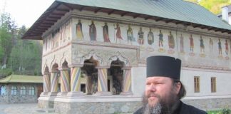 Sfântă Liturghie Arhierească la Mănăstirea Lainici, Gorj – ,,Toţi cei care o cinstim pe Maica Domnului suntem copiii ei şi alergăm la ea ca la o mamă bună şi ajutătoare”!