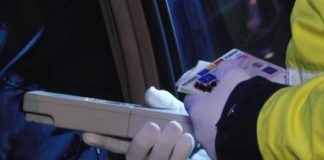 Doi șoferi, prinși sub influența alcoolului la volan