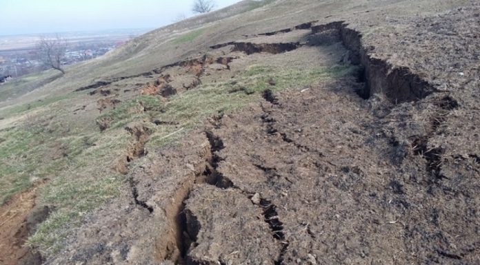 Drum în pericol. „A fugit un deal cu totul”