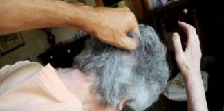 Reținut după ce și-a bătut bunica