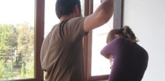 Tânără agresată de fostul concubin, în timp ce se afla la serviciu