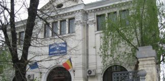 Elevi din Cruşet donează cărţi Bibliotecii Judeţene ,,Alexandru şi Aristia Aman”