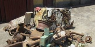 Sute de kilograme de fier vechi, furate din curtea unei bătrâne din Bâlteni
