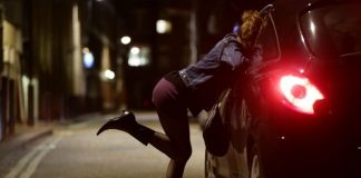 Percheziții în Gorj! Doi bărbați, tată și fiu, acuzați că au obligat tinere să se prostitueze în Portugalia și Norvegia