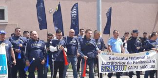 Salariați ai Penitenciarului Târgu-Jiu, la protestul de la Severin! Urmează reversul!