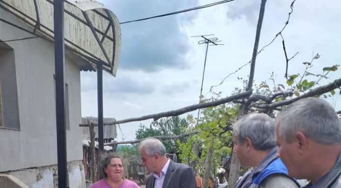 Ajutor pentru un tânăr din Pișteștii din Deal! A primit de la autorități un scaun electric performant pentru deplasare