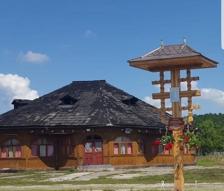 Mare sărbătoare la Padeș pe 21 mai! Se resfințește Troița Împăraţilor ,,Constantin și Elena”