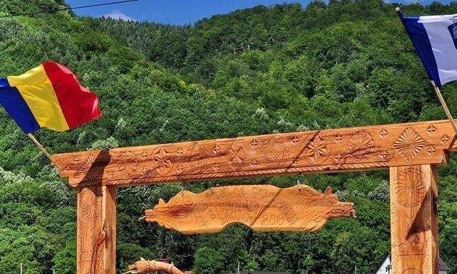 Artă dacică la Polovragi. Tabără de sculptură lângă mănăstire