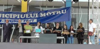 Numeroși iubitori de poezie, pe podium la concursul care poartă numele poetului Nicolae Dragoș