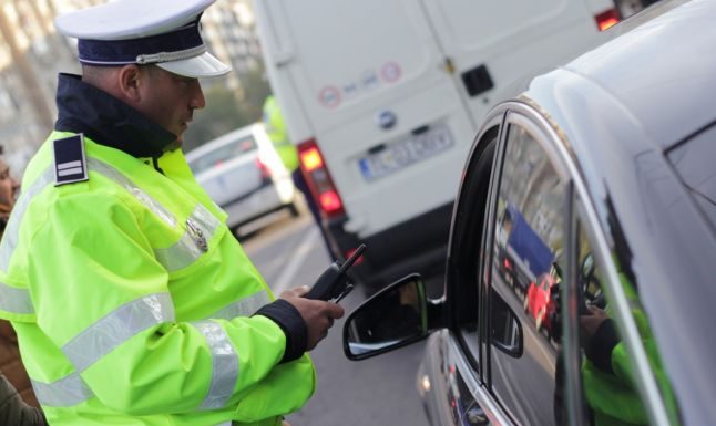 Tânăr din Fărcășești, prins beat și fără permis la volan, în Curtea de Argeș