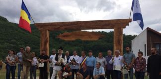 La Polovragi – Sculptori din cinci judeţe vor reconstitui o casă dacică