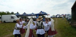 Sărbătoare la Ciuperceni – Debutează Festivalul Cântecului, Jocului și Portului Popular ,,Plai de Cântec și de Dor”