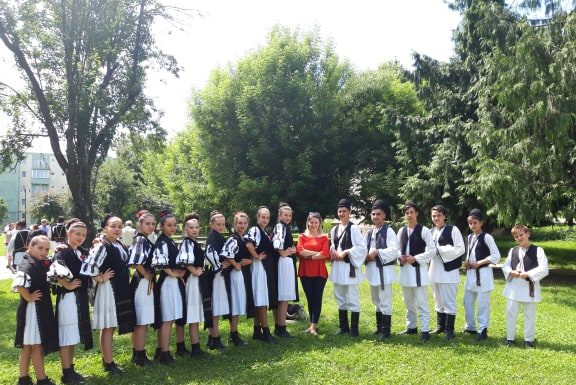 Ansamblul folcloric „Cheile Olteţului”, la Festivalul ,,MARŢIAN NEGREA”