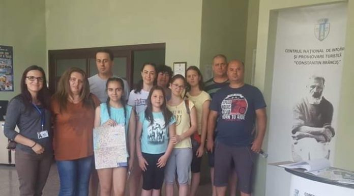 FOTO: Turiști din Prahova și București, la Târgu Jiu