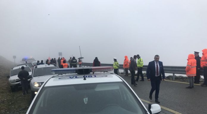 Trafic reluat pe Transalpina, prin ploaie, frig și ceață!