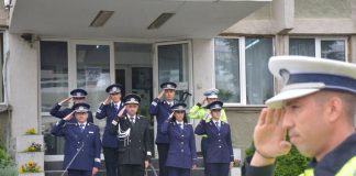Moment de reculegere ținut de polițiști și jandarmi, în memoria agentului împușcat mortal de un bărbat urmărit internațional