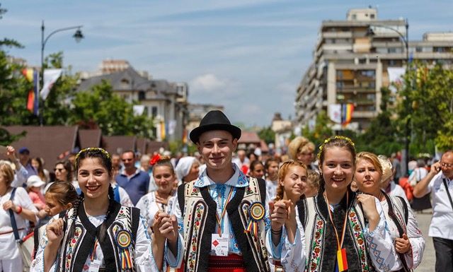 RomânIA Autentică în straie de festival la ediţia a IV-a Festival Romania Autentica 2019