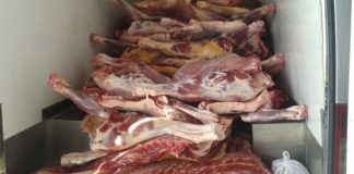 Societate comercială, sancţionată pentru transportul produselor alimentare cu mijloace neautorizate, dar şi carne confiscată de DSVSA