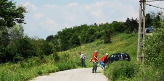 Șanțuri decolmatate voluntar de localnici, în Cîlnic! Autoritățile dorm
