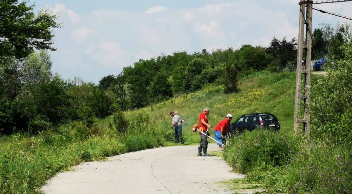 Șanțuri decolmatate voluntar de localnici, în Cîlnic! Autoritățile dorm