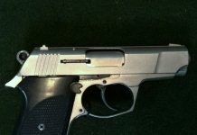 Arestat la domiciliu, după ce a tras cu un pistol cu bile spre un polițist și un jandarm