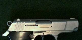 Arestat la domiciliu, după ce a tras cu un pistol cu bile spre un polițist și un jandarm