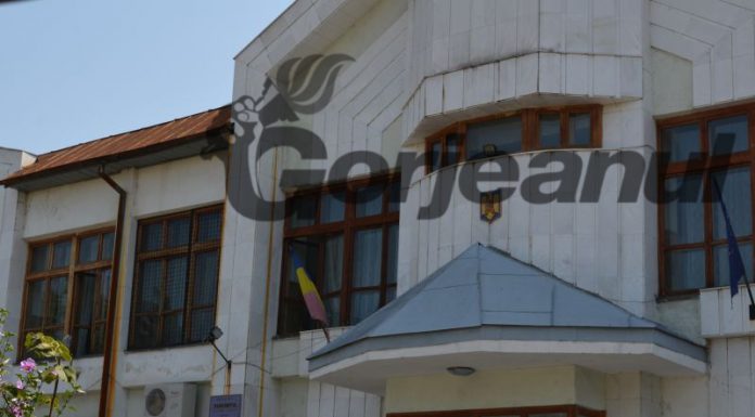 Bărbatul reținut după percheziții, pus sub control judiciar