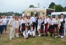 RomânIA Autentică: Peste 10 mii de oameni în Poiana Mare din Hobiţa