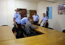 Gesturi obscene la Târgu-Jiu. Bărbat ridicat din parc