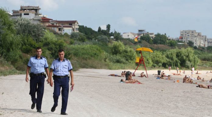 180 de polițiști, delegați la mare