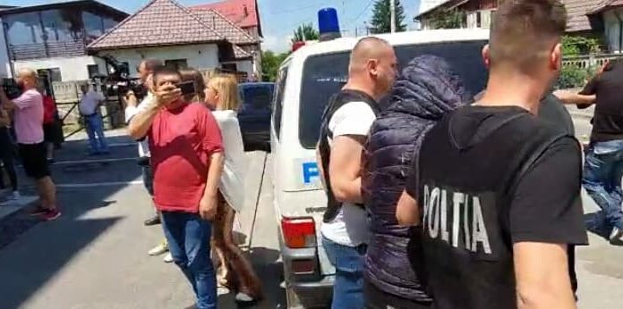 VIDEO: Declarație de dragoste, la Poliție, pentru unul dintre autorii jafului de la casa de pariuri din Târgu-Jiu