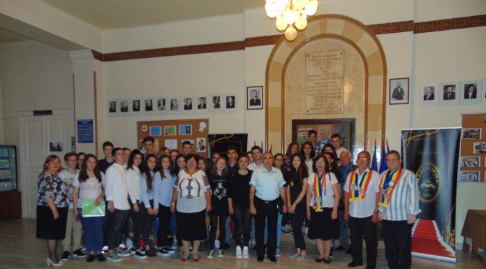 Sesiune de referate și comunicări științifice ale elevilor din clasa a XI-a B de la Colegiul Național „Spiru Haret” Târgu-Jiu