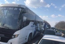 Pandurii trebuie să-şi repare autocarul