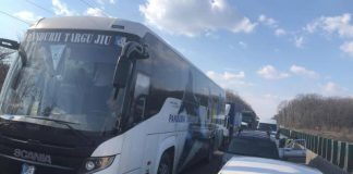 Pandurii trebuie să-şi repare autocarul
