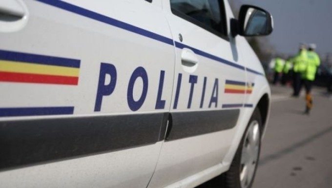Un tânăr din Novaci, urmărit de Poliţie în trafic, a abandonat maşina şi a fugit