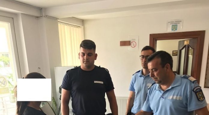 Telefon găsit de jandarmi în parc, înapoiat proprietarei