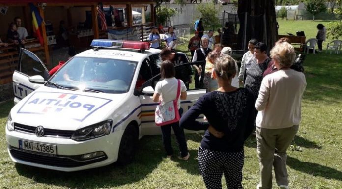 Demonstrație cu câini polițiști pentru persoanele cu dizabilități, în Târgu-Jiu